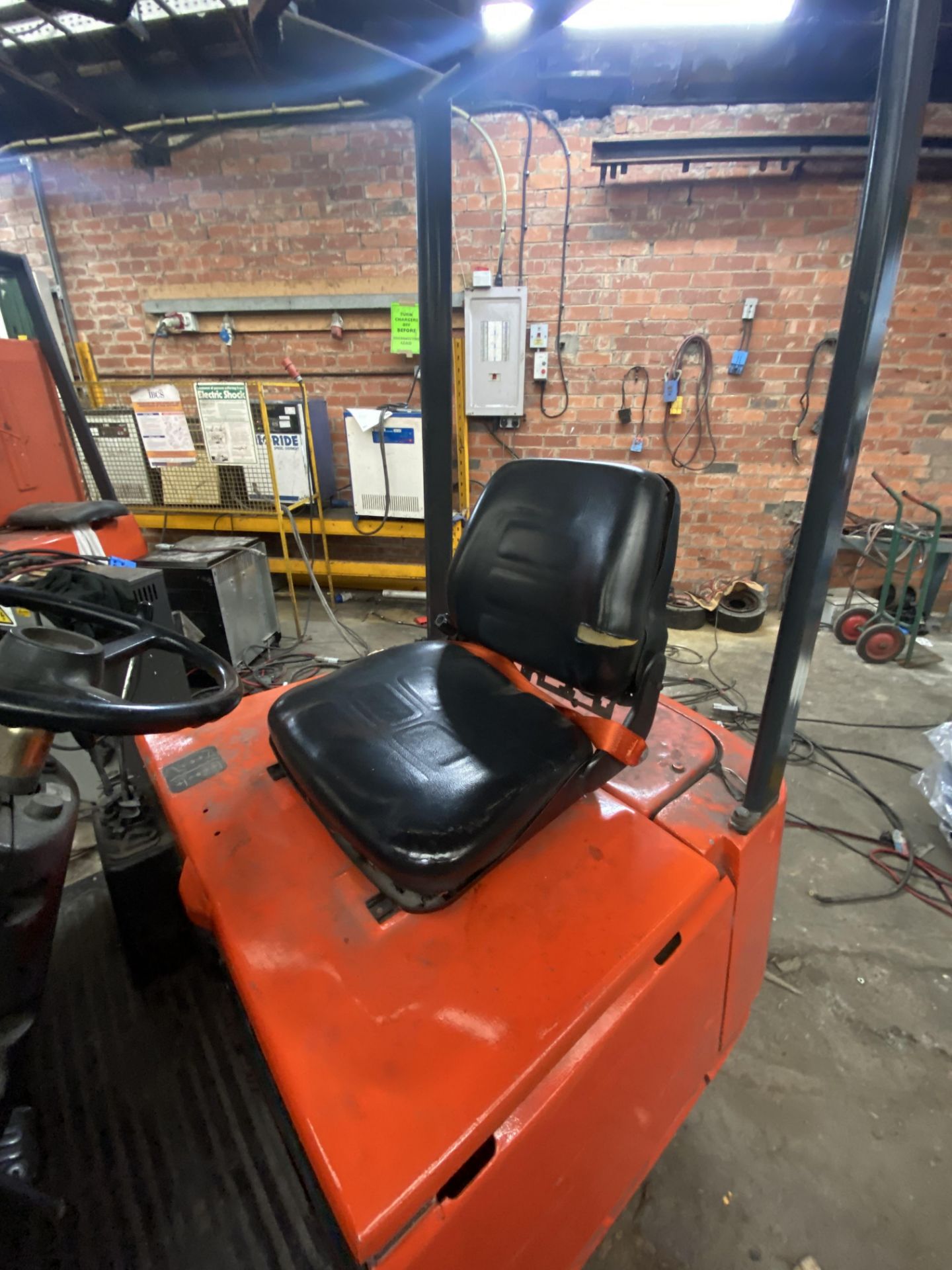 Lansing Linde E15C 1500kg cap. Electric Fork Lift Truck, serial no. 322E07008115, year of - Image 7 of 9