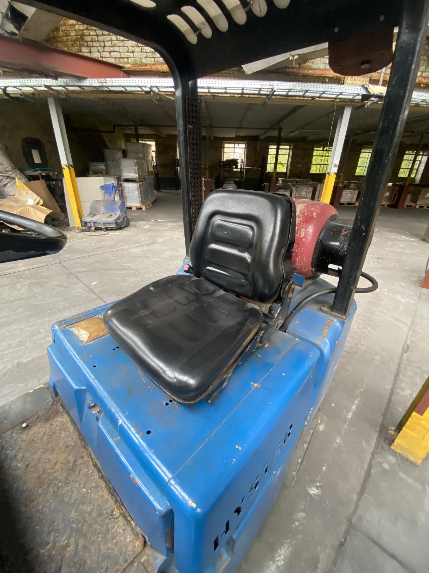 Hyster 50XL Vesta 1500kg cap. LPG Fork Lift Truck, serial no. C001B, indicated hours 2846.9 (at time - Image 8 of 11