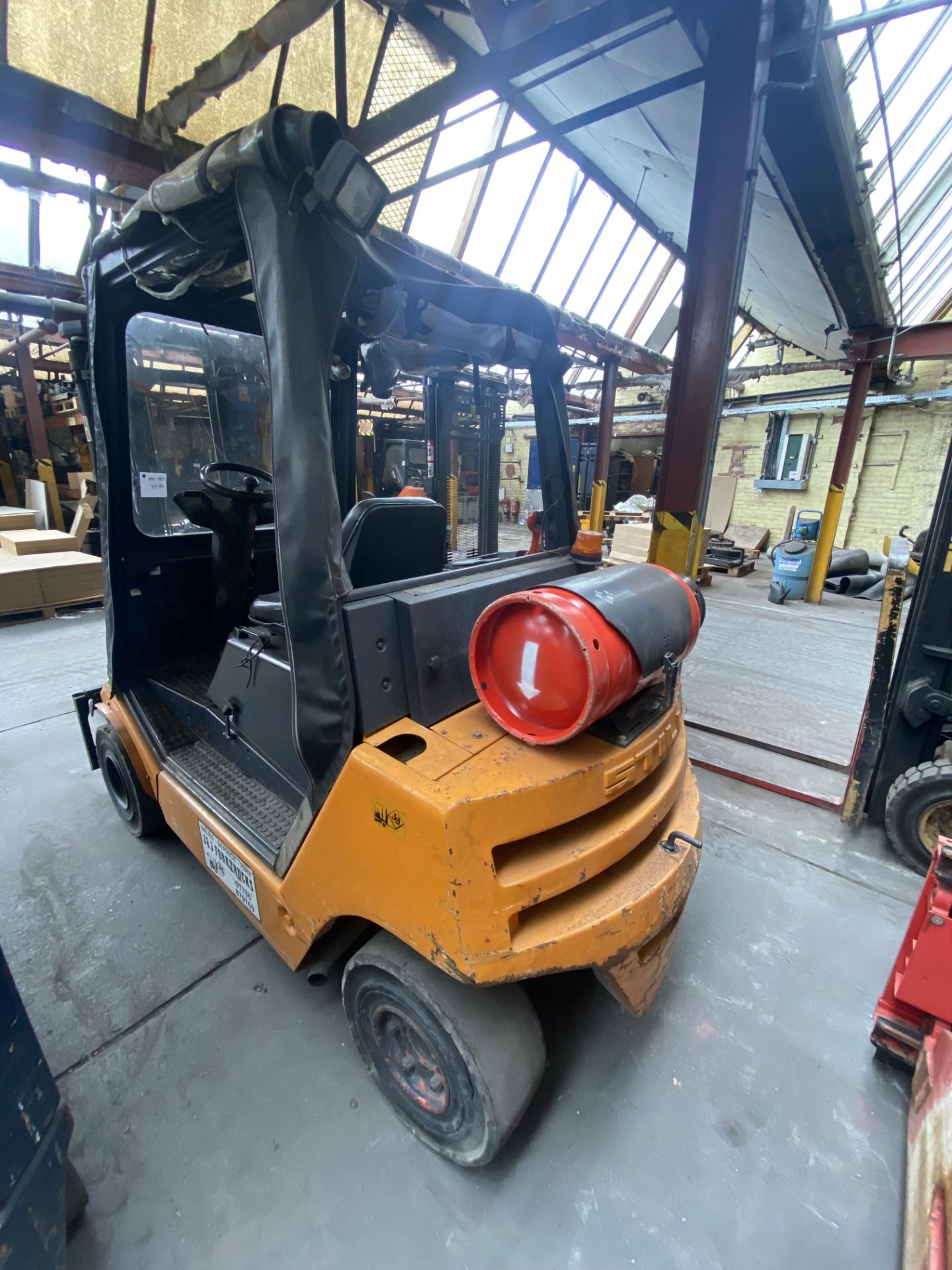 Still R 70-25 T 2200kg cap. LPG Fork Lift Truck, serial no. 517069205325, year of manufacture - Image 4 of 11