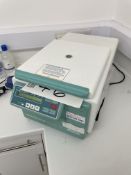 Hettich MIKRO 22R 1110 CENTRIFUGE, serial no. 0000523-02-00, year of manufacture 1999 – note