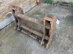 Loading Shovel Quick Hitch Attachment (understood to be suitable for Volvo L120) Please read the