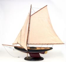 Modell-Segelschiff, 1-Master, auf ovaler Holzplinthe, ges. 83x97x17 cm