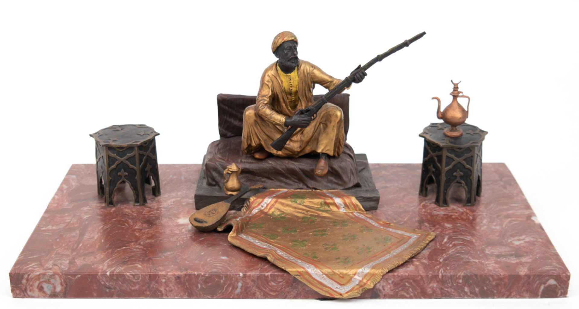 Bronze-Figurengruppe "Sitzender Araber mit Waffe und Interieur", Wiener Bronze, polychrom gefaßt,