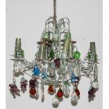 Deckenlampe, mit farbigem, obstförmigem Glasbehang, vermutlich Murano, 8-flammig, Metall grün gefas