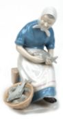 Figur "Fischverkäuferin", Gräfenthal/Thüringen, polychrom bemalt, H. 21 cm