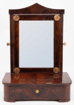 Biedermeier-Psyche, um 1830, Mahagoni furniert, mit Messing-Appliken, schwenkbarer Spiegel geschlif