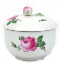 Meissen-Zuckerdose, Pfeifferzeit (1924-34), Rote Rose, Deckelblüte best., Schwertermarke mit 2 Schl