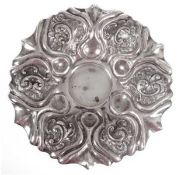 Schale, 13 Lot Silber, 1847 Wien, 184 g, auf rundem, getrepptem Fuß reich reliefierte Schale mit Ro
