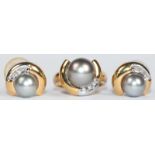 Set aus Ring und Paar Ohrstecker, 585er GG/WG, je besetzt mit Tahiti-Perle und 3 Brillanten, Perlen