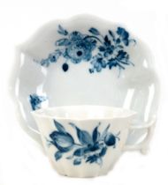 Meissen-Tasse mit UT, vierpassförmig, Pfeifferzeit (1924-34), Blaue-Blume mit Insekten, 1. Wahl