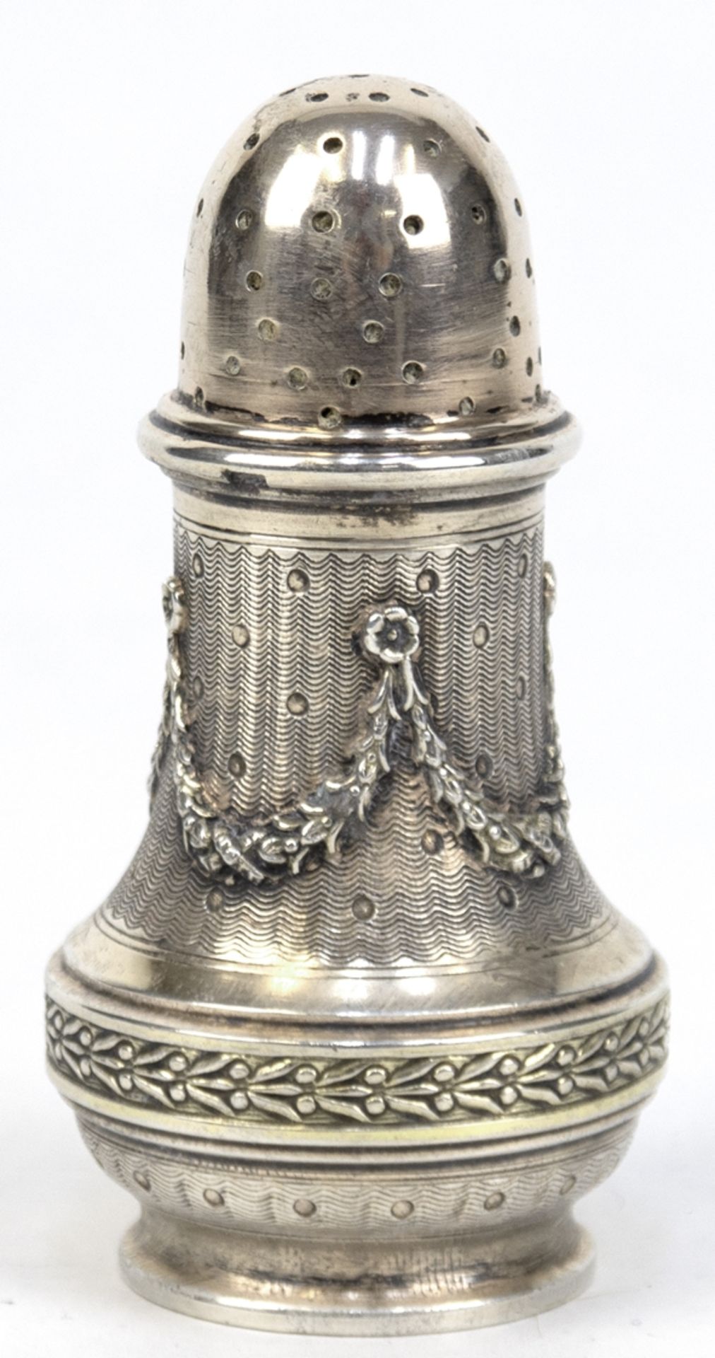 Gewürzstreuer im Empire-Stil, 800er Silber, fein ziselierter Korpus mit Festonrelief, H. 7 cm