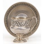 Tasse mit UT, 900er Silber, reliefierte Ränder, Ohrenhenkel, ges. 112 g, Tassen-H. 7,5 cm