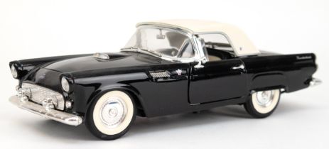 Fahrzeugmodell "Ford Thunderbird", Maßstab 1:18, Metall/Kunststoff, L. 24 cm