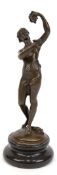 Bronze-Figur "Stehender weiblicher Akt mit Trauben und Glas", Nachguß, braun patiniert, auf Sockel