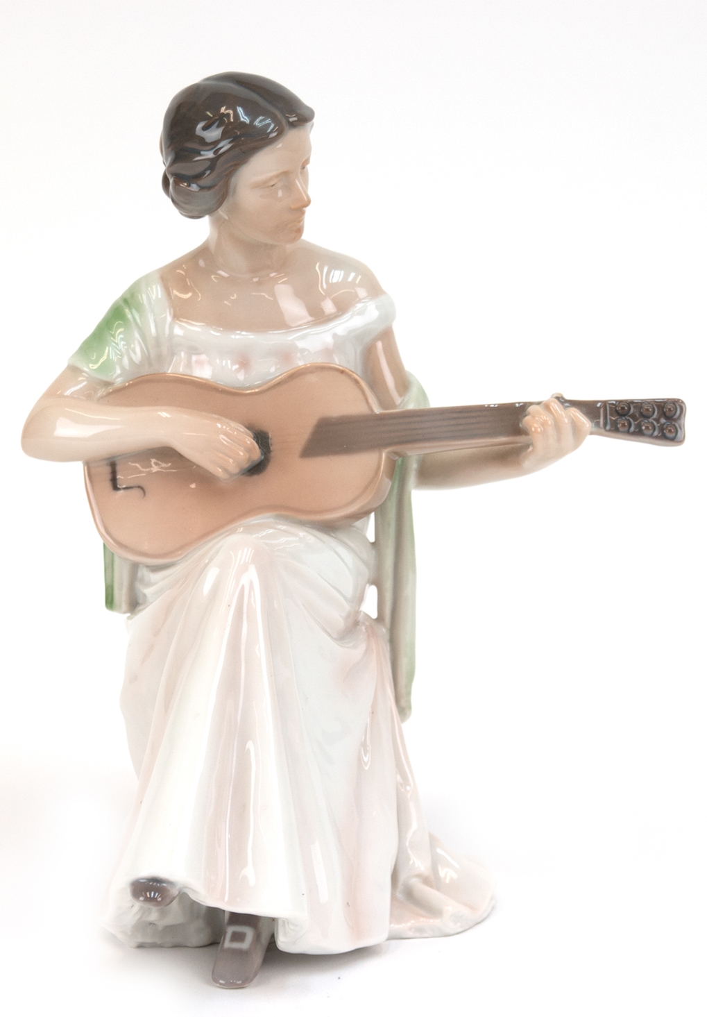 Figur "Gitarrespielerin", Bing & Gröndahl, Entw. Ingeborg Plockross-Irminger, monogr., Modellnr. 16