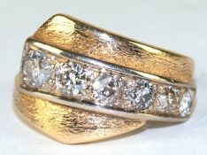 Ring, 585er GG, 8,4 g, 5 Brillanten im Verlauf, zus. ca. 1,2 ct., Innendurchmesser 17,8 mm, RG 56