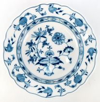 Meissen-Suppenteller, Knaufzeit (1850-1924), Zwiebelmuster, Neuer Ausschnitt, Schwertermarke mit 4