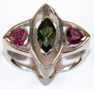 Ring, 925er Silber, z.T. poliert und mattiert, grüner Amethyst im  Navette-Schliff und 2 pinke Topa