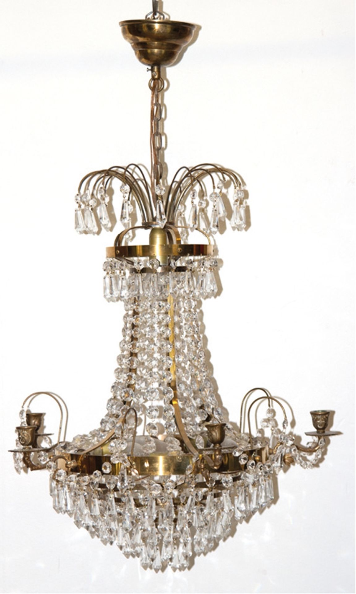 Deckenlüster, 5-kerzig und 6 Glühlampen, reicher Prismenbehang, H. 85 cm, Dm. 46 cm