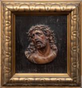 Relief "Christus mit Dornenkrone", Holz, geschnitzt, auf Platte, 23,5x21 cm, Rahmen