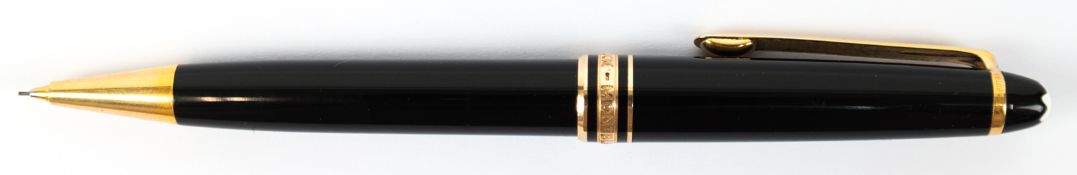 Montblanc-Drehbleistift,  Meisterstück,  Korpus und Kappe bestehen aus schwarzem Edelharz mit einem