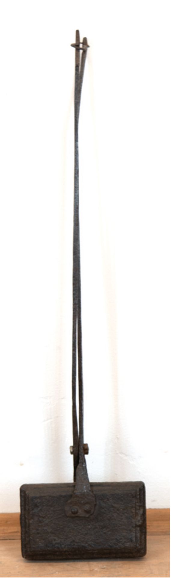 Waffeleisen, 19. Jh., Gußeisen, L. 82 cm