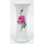 Meissen-Vase, Schwertermarke 1850-1924, Trompetenform, Rote Rose, 1. Wahl, H. 24,5 cm