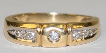 Ring, 585er GG, besetzt mit 5 Brillanten von zus. ca. 0,09 ct., ges. 2,8 g, RG 50
