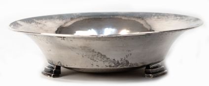Art-Deco-Schale, rund, 835er Silber, auf 3 getreppten Füßen, 113 g, H. 4,2 cm, Dm. 16,8 cm