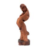Holzfigur "Junge Frau", aus Weinrebe geschnitzt, auf angepaßtem Holzsockel, Ges.-H. 32 cm