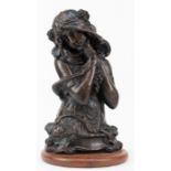 Büste "Junge Frau mit Trauben", im Jugendstil, Gips bronziert, auf Holzplinthe, Ges.-H. 42 cm