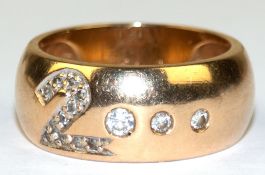 Ring zur Jahrtausendwende, 585er GG, breite Schiene mit Brillantbesatz, ges. 8,04 g, RG 56