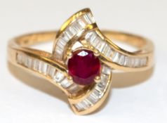 Brillant-Rubin-Ring, 750er GG, mit 34 Diamanten im Baguetteschliff und oval facettiertem Rubin, ges