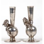 Paar Tischvasen, 830/835er Silber, Balusterform mit plastischer Rose, ges. 156 g, 1 Fußrand min. ge