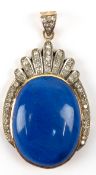 Anhänger, 750er GG, mit großem Lapislazuli (ca. 2,6 x 1,9 cm), Brillanten von zus. ca. 0,47 ct. in 