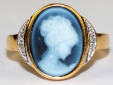 Kamee-Ring, 333er GG, Lagenstein mit feingeschnittenem Damenporträt, Fassung mit Diamantbesatz, ges