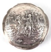Tabakdose, 800er Silber, Deutschl., runde Form, Deckel mit figürlicher Szene, reliefierter Rand, H.