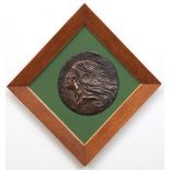 Rundes Relief "Profilbildnis eines Indianers", Bronze, braun patiniert, Dm. 22,5 cm, Rahmen