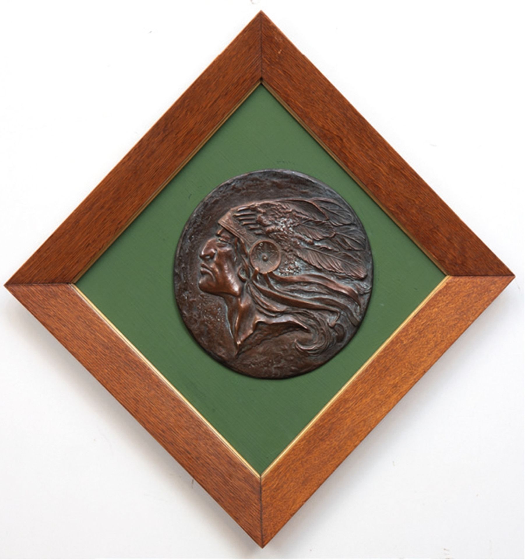 Rundes Relief "Profilbildnis eines Indianers", Bronze, braun patiniert, Dm. 22,5 cm, Rahmen