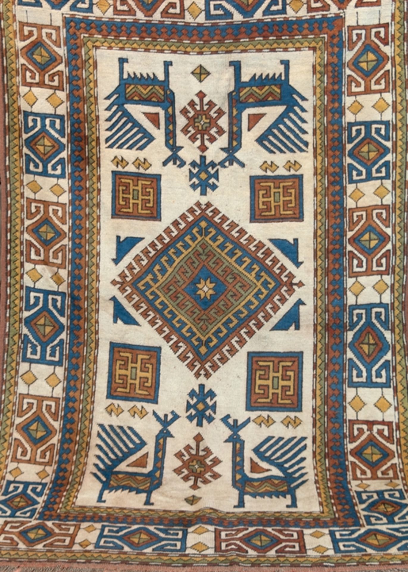 Kars, Türkei, Wolle auf Wolle, Hakenrauten, Medaillon mit Akstafa-Vögeln, hellgrundig, blau/braun g
