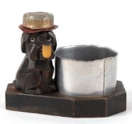 Flaschenkorkenhalter, um 1930, Holzfigur "Hund mit Catalin-Pfeife und Glasaugen", abnehmbarer Hut a