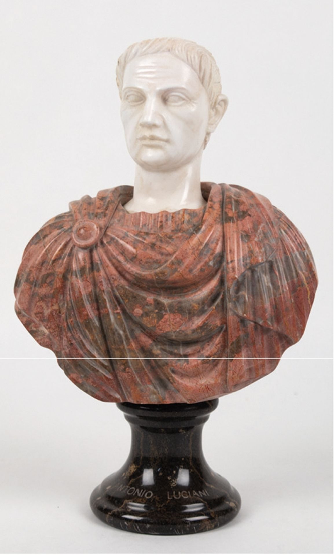 Marmor-Büste "Antiker Römer ", auf rundem Sockel bez. "Antonio Luciani", Ges.-H. 30,5 cm