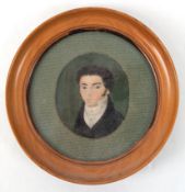 Biedermeier-Miniaturmalerei "Herrenporträt", Öl/Beinplatte, oval, hinter Glas im runden Stellrahmen