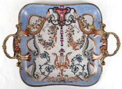 Tablett, Keramik, vierpaßförmig, antikisierend farbig bemalt und glasiert, mit Bronze-Rand und seit