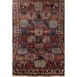 Persischer Teppich, rotgrundig, gemusterte Rechtecke mit Tier- und Floralmotiven, 260x160 cm