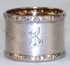 Jugendstil-Serviettenring, 830er Silber, Ränder mit Floralrelief, Monogr. "KL", 16 g, H. 3,4 cm