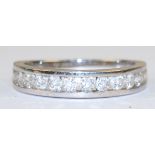 Brillant-Ring, 585er WG, mit 22 Brillanten von zus. ca. 1 ct. in der Schiene, zus. 4,7 g, RG 63