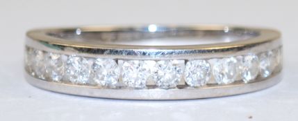 Brillant-Ring, 585er WG, mit 22 Brillanten von zus. ca. 1 ct. in der Schiene, zus. 4,7 g, RG 63