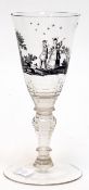 Kelchglas, großer Scheibenfuß, Kuppa mit figürlicher Szene in Schwarzlotmalerei, Stiel und Kuppaans