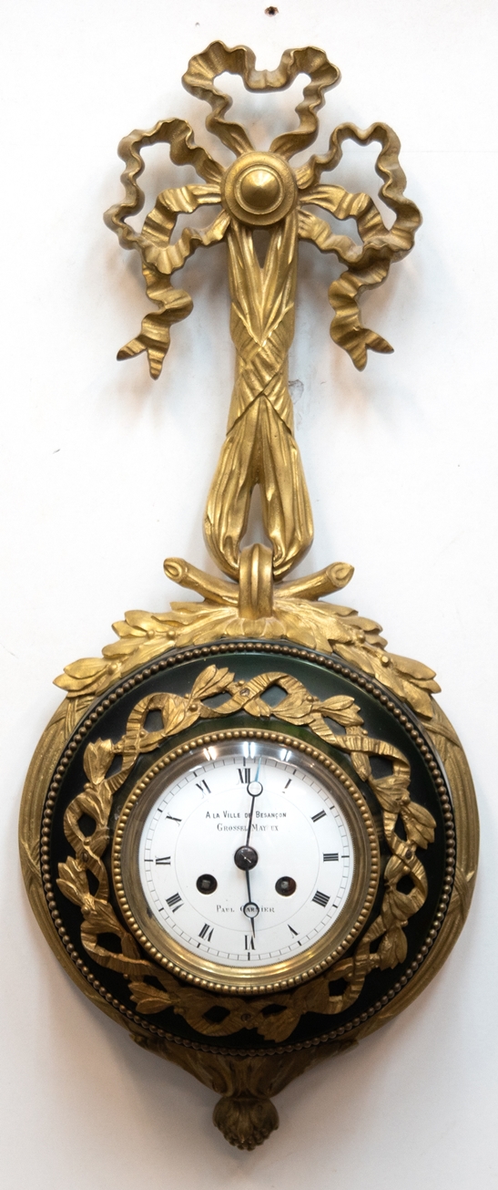 Carteluhr, Frankreich um 1880, Paul Garnier, rundes Uhrengehäuse mit reichem Bronzedekor und Schlei